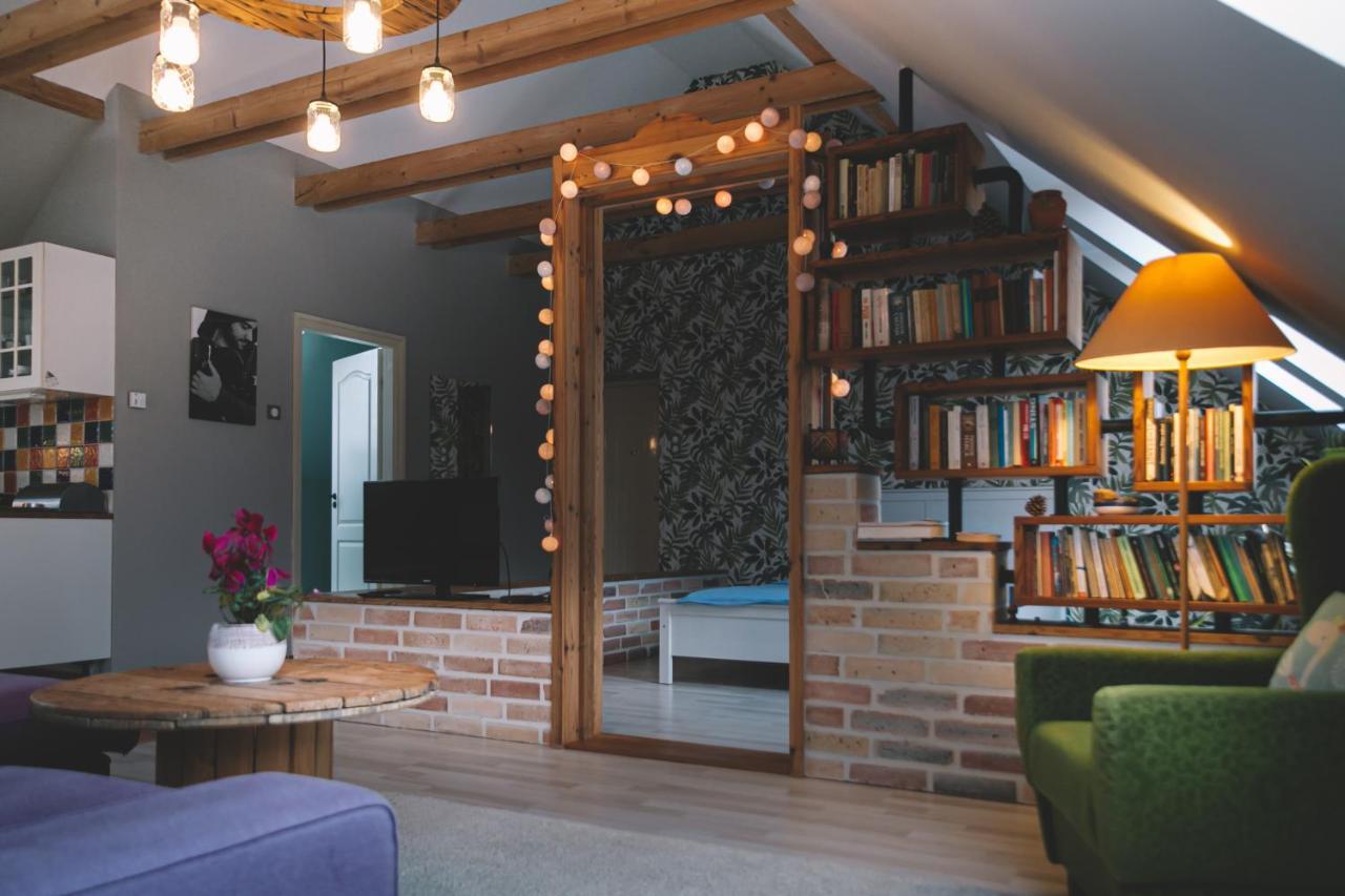 Pannonia Apartment God Luaran gambar